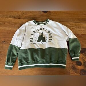 Disney Parks Women’s embroidered Sweatshirt Castle M perfect condition